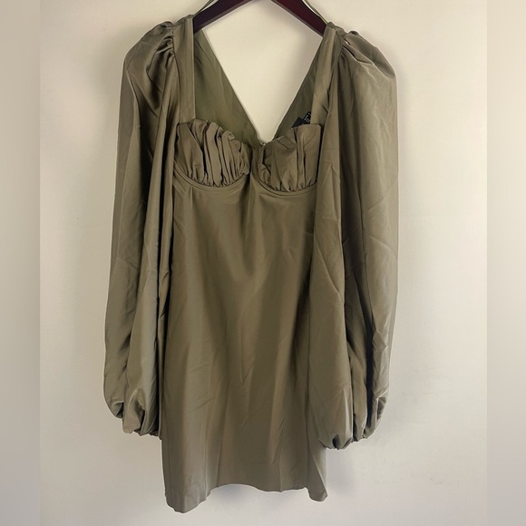 Jagger & Stone Elegant Olive Green Mini Dress with Puff Sleeves. size 4 - Picture 2 of 12